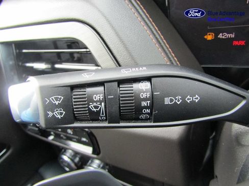 Used 2025 GMC Yukon XL AT4 w/ AT4 Premium Package AWD/4WD image 35