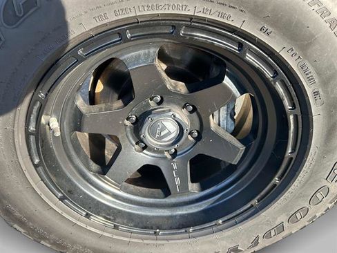 Used 2020 Toyota Tacoma TRD Off-Road image 9