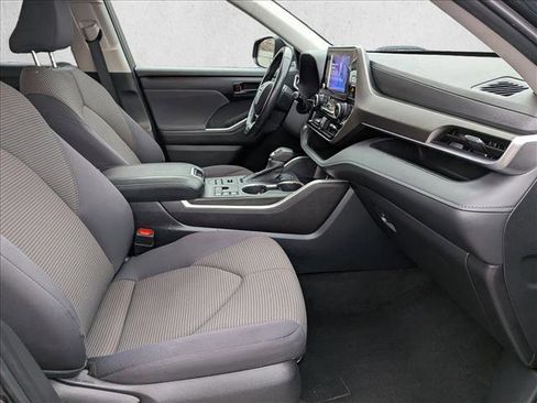 Used 2023 Toyota Highlander LE image 21