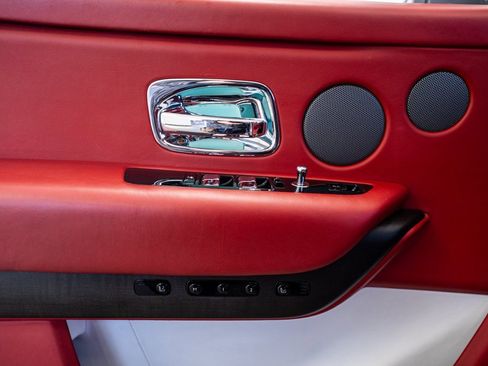 Used 2022 Rolls-Royce Cullinan image 34