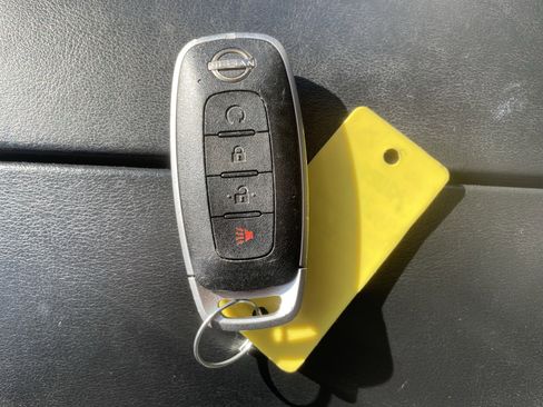 Used 2023 Nissan Rogue SV image 26