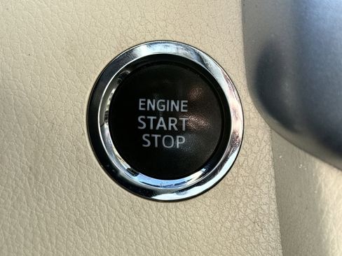 Used 2019 Toyota Highlander Limited image 28