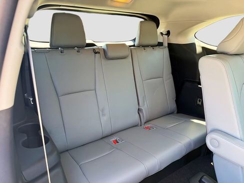 Used 2024 Toyota Highlander Limited FWD image 21