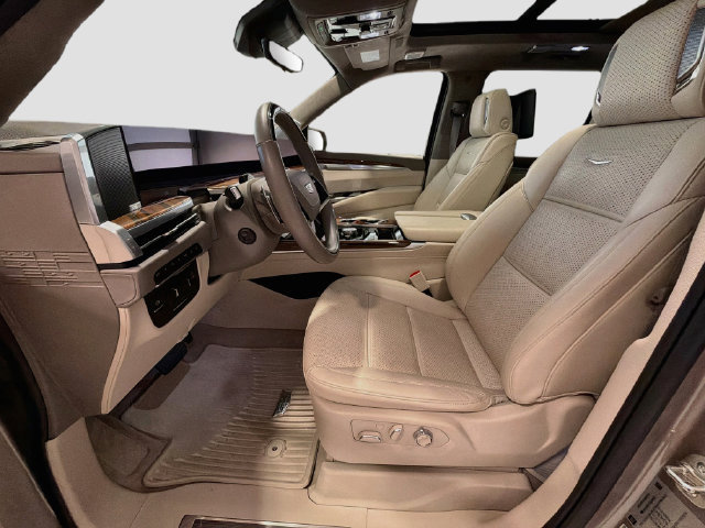 Used 2025 Cadillac Escalade ESV Premium Luxury Platinum AWD/4WD image 18