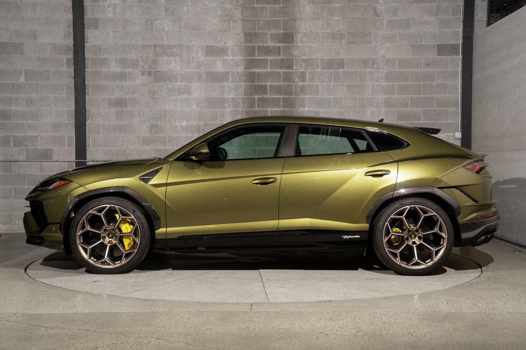 Used 2024 Lamborghini Urus Performante AWD/4WD image 4