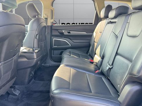 Used 2020 Kia Telluride S w/ S 8 Passenger Seating Package AWD/4WD image 16