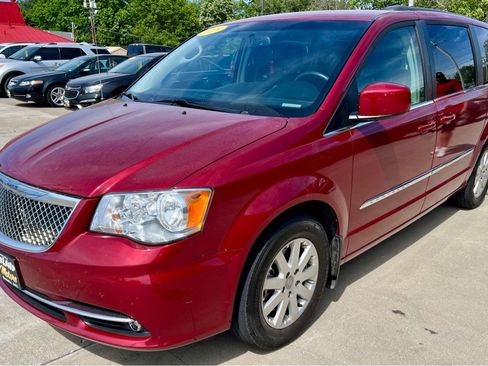 Used 2015 Chrysler Town & Country Touring w/ Mopar Premium Addition Group image 3
