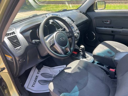 Used 2011 Kia Soul + FWD image 3
