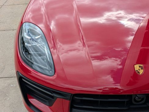 Certified 2025 Porsche Macan image 12