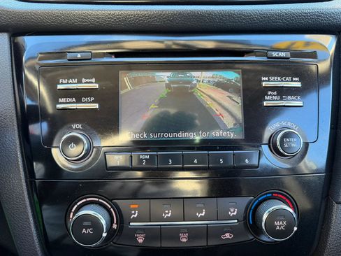 Used 2017 Nissan Rogue S AWD/4WD image 23