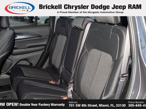 New 2025 Jeep Grand Cherokee Laredo image 16