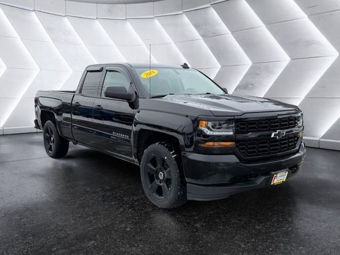 Used 2018 Chevrolet Silverado 1500 Custom w/ Custom Value Package image 8
