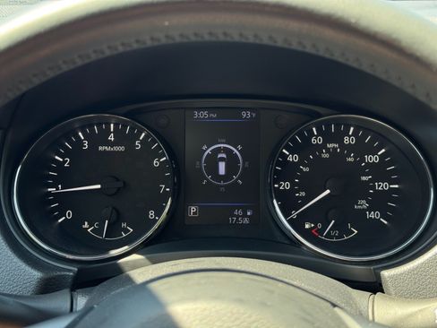 Used 2018 Nissan Rogue SV w/ Premium Package AWD/4WD image 18