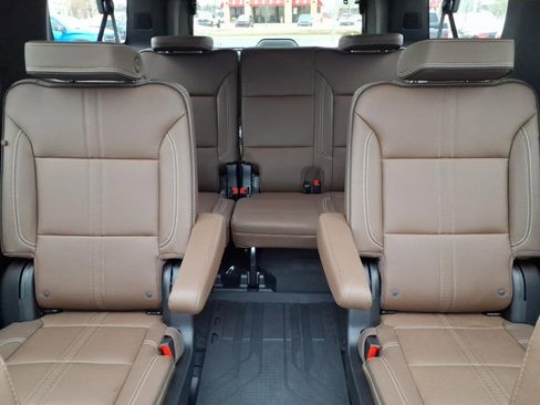 New 2026 Chevrolet Suburban High Country image 11