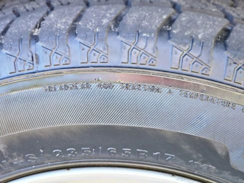 Used 2024 Chevrolet Colorado W/T image 11