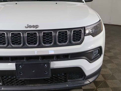 Used 2025 Jeep Compass Latitude AWD/4WD image 12