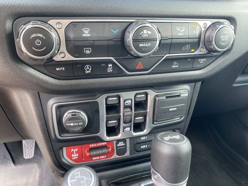 Used 2025 Jeep Wrangler Unlimited Sport AWD/4WD image 29