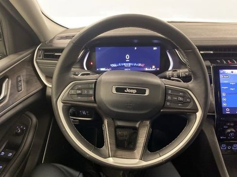 Used 2022 Jeep Grand Cherokee L Limited w/ Luxury Tech Group II image 18