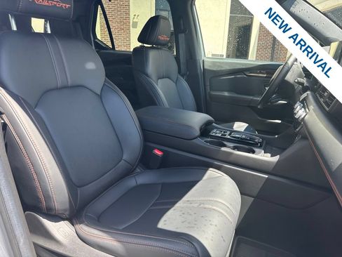 Used 2025 Honda Pilot TrailSport image 9