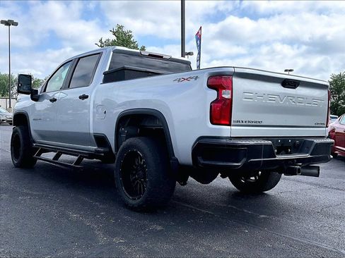 Used 2021 Chevrolet Silverado 2500 Custom w/ Custom Value Package AWD/4WD image 3