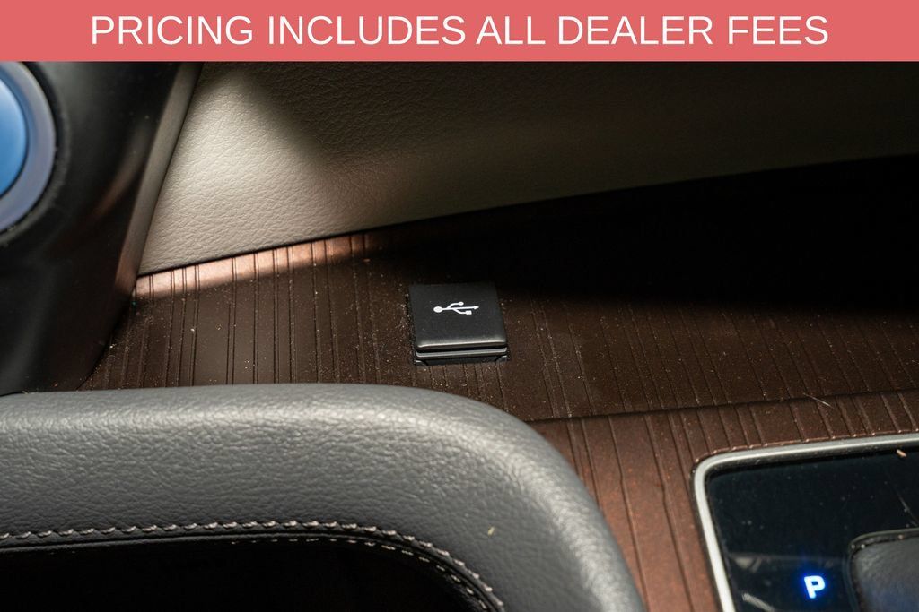 Certified 2023 Toyota Sienna XLE FWD image 17