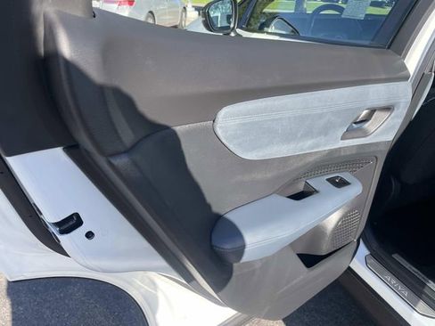 Used 2023 Nissan Ariya image 22