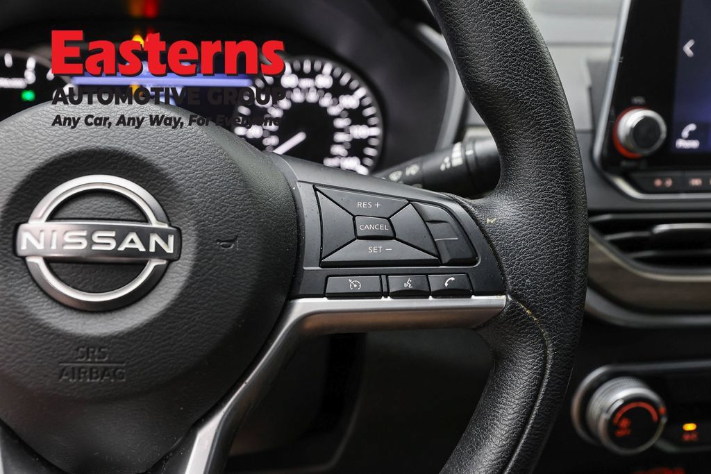 Used 2024 Nissan Altima 2.5 SV FWD image 18