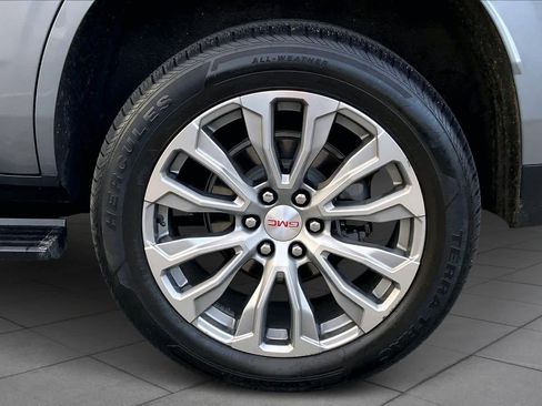 Used 2021 GMC Yukon Denali w/ Denali Premium Package image 10