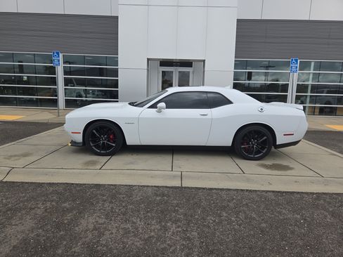 Used 2020 Dodge Challenger R/T w/ Performance Handling Group image 2