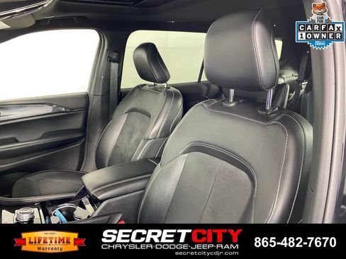 Used 2023 Jeep Grand Cherokee L Laredo AWD/4WD image 10