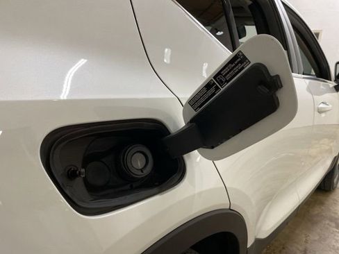Used 2025 Volvo XC40 B5 Core AWD/4WD image 97