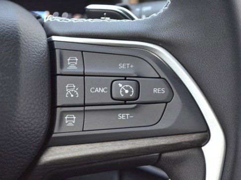 New 2025 Jeep Grand Cherokee Limited w/ Black Appearance Package image 17