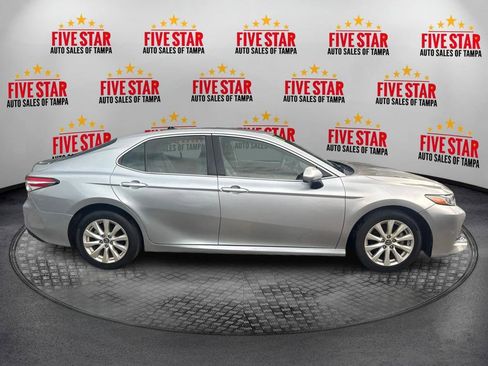 Used 2018 Toyota Camry LE FWD image 8