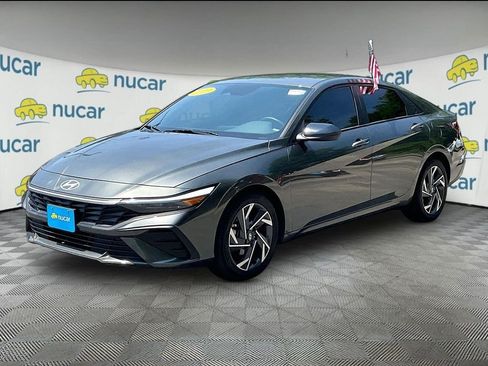 Used 2025 Hyundai Elantra Sport FWD image 3