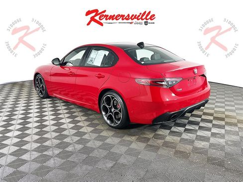 Used 2024 Alfa Romeo Giulia Veloce image 5