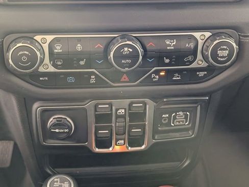Used 2025 Jeep Wrangler Unlimited Sahara w/ Safety Group AWD/4WD image 20