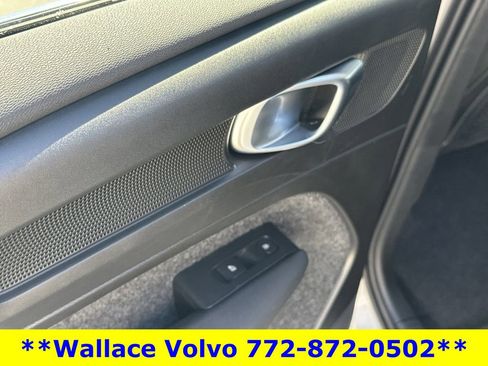 Used 2025 Volvo XC40 B5 Core image 17