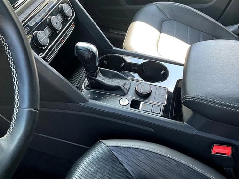 Used 2021 Volkswagen Atlas Cross Sport SEL Premium image 14