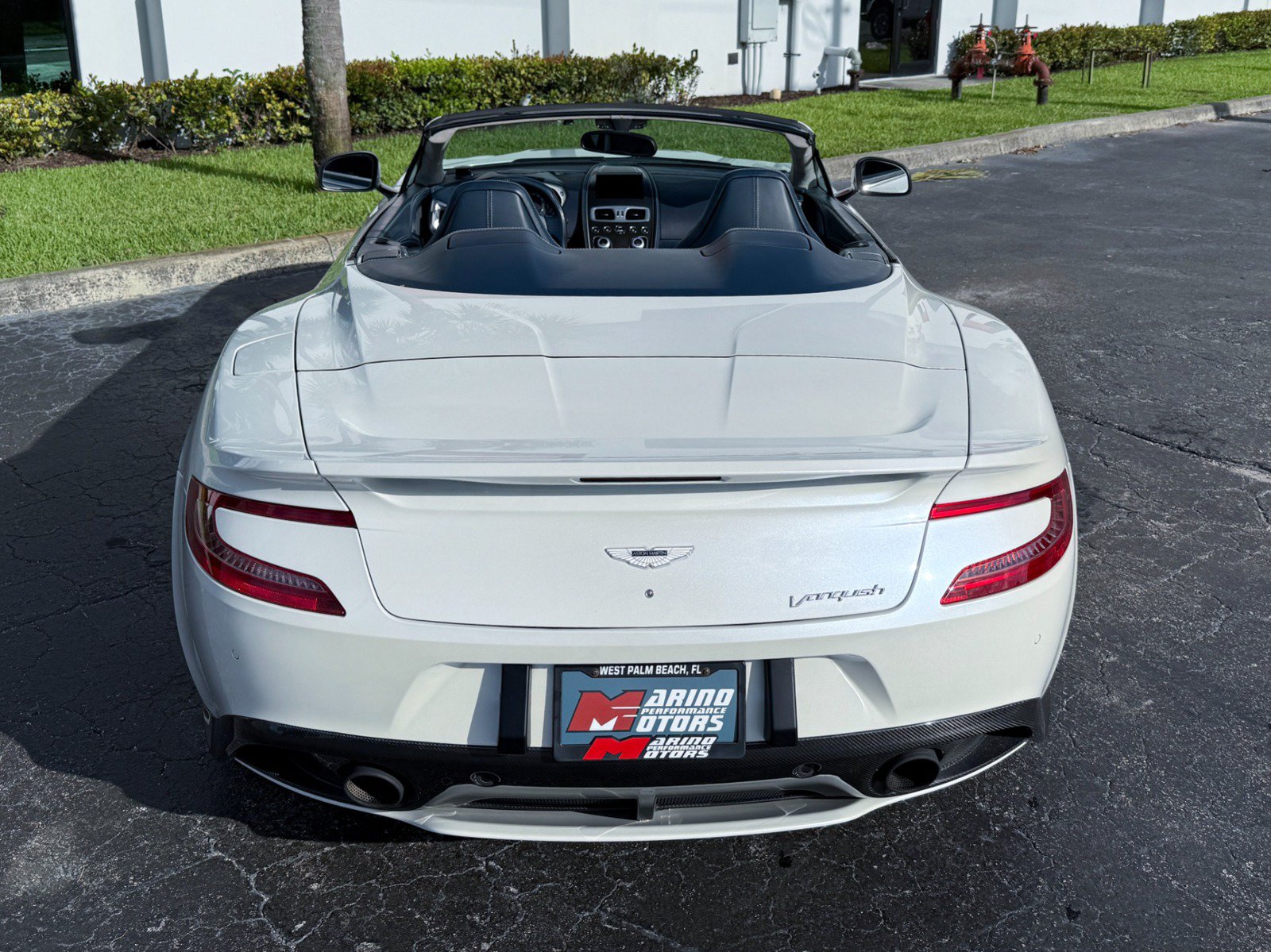 Used 2014 Aston Martin Vanquish Volante RWD image 16