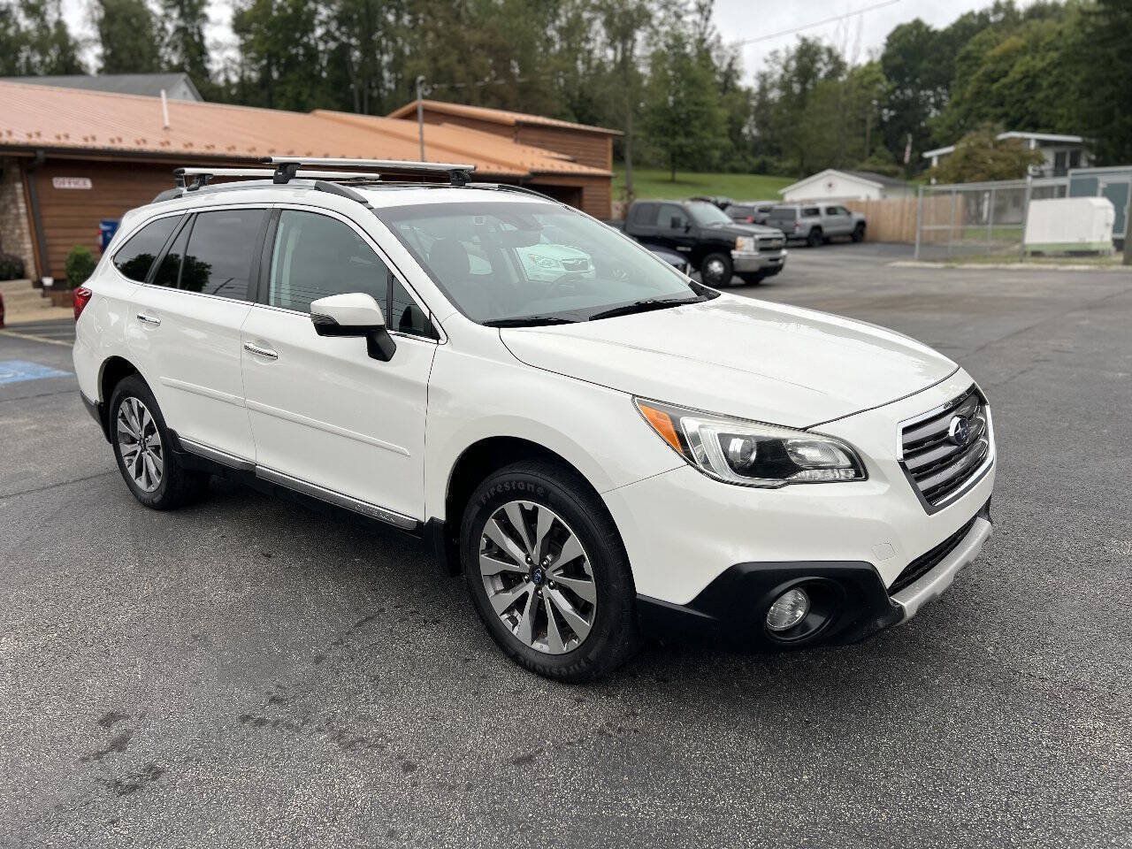 Used 2017 Subaru Outback 3.6R Touring w/ Popular Package #5A AWD/4WD image 3