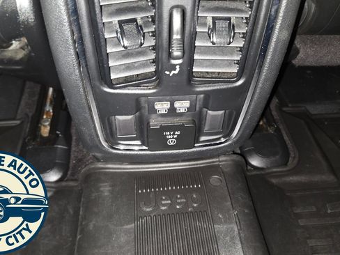 Used 2019 Jeep Grand Cherokee Limited AWD/4WD image 30