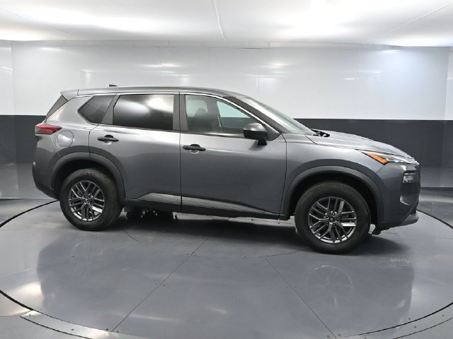 Used 2023 Nissan Rogue S AWD/4WD image 2