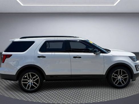 Used 2017 Ford Explorer Sport w/ Equipment Group 401A AWD/4WD image 8