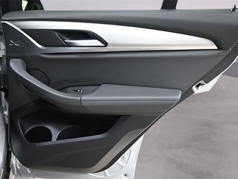 Used 2019 BMW X4 xDrive30i w/ Convenience Package image 17