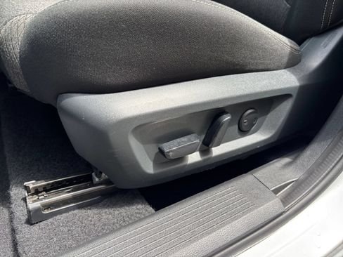 Used 2025 Nissan Rogue SV FWD image 17