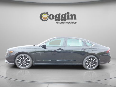 New 2026 Honda Accord Touring image 2