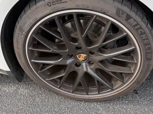 Used 2022 Porsche Panamera RWD image 5
