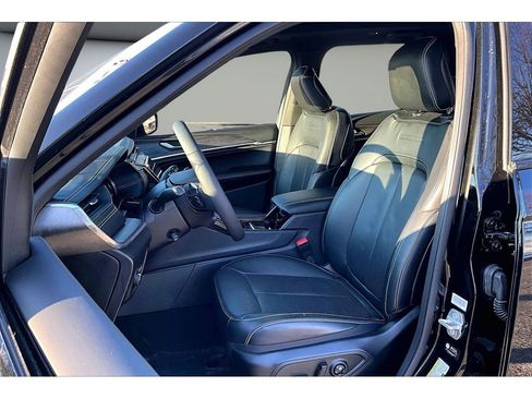 Certified 2025 Jeep Grand Cherokee Overland image 22