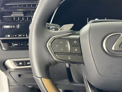 Used 2025 Lexus RX 350 w/ Convenience Package image 17
