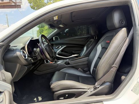 Used 2017 Chevrolet Camaro SS RWD image 4
